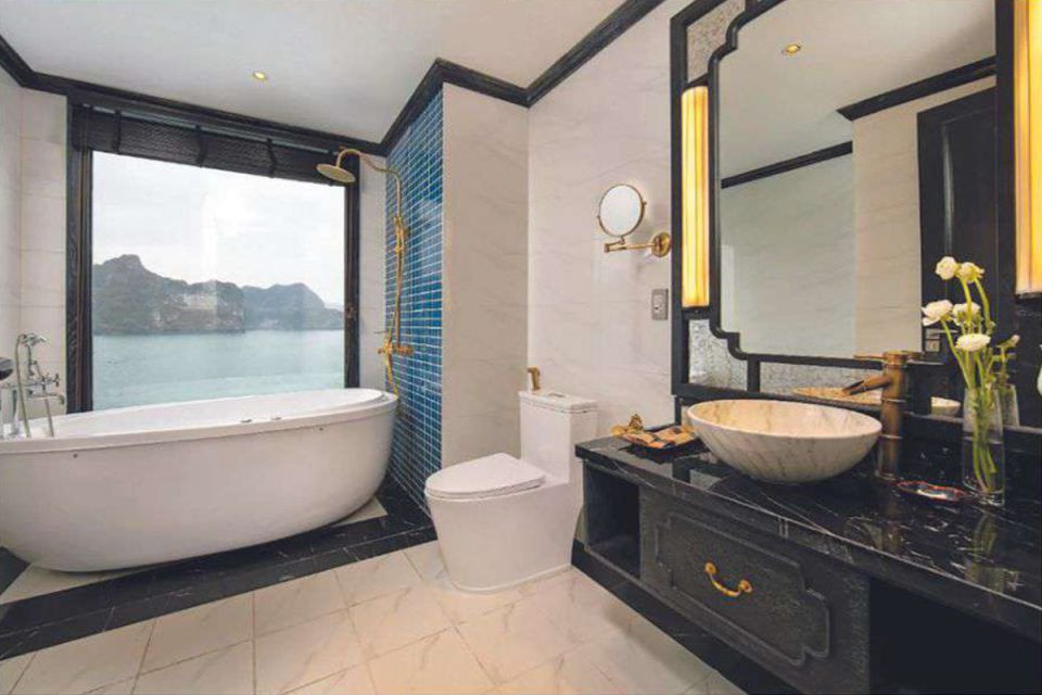 La Pinta Luxury Cruise 2 Days 1 Night from Hanoi