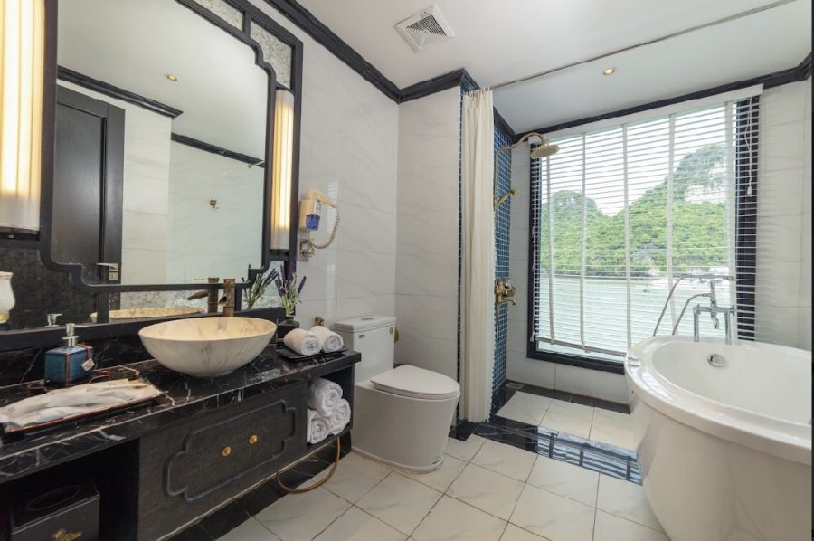 La Pinta Luxury Cruise 2 Days 1 Night from Hanoi